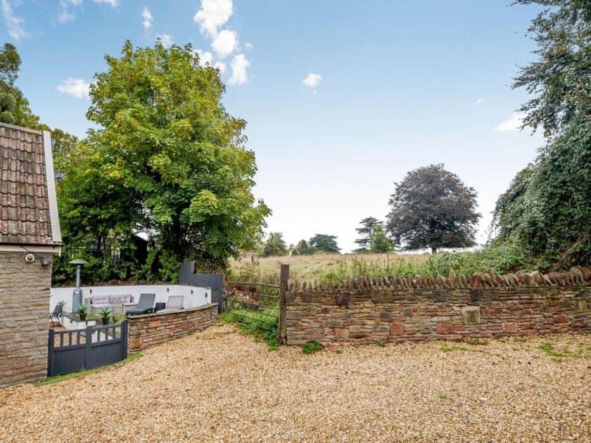 2 Bedroom Cosy Cottage With Hot Tub In Hambrook Close To Bristol City Centre Exterior foto